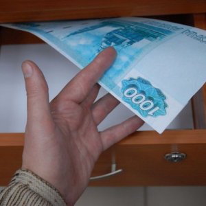 Мужчина вынес из незапертой квартиры венёвца деньги и имущество