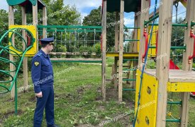 Прокуратура потребовала привести в порядок детскую площадку в Заокском районе Тульской области