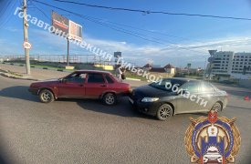  Toyota протаранила «девятку» на улице Галкина в Туле