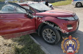 Автоледи на Range Rover протаранила Hyundai  на Епифанской улице в Туле