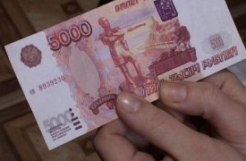 В магазинах Тулы приезжая пара расплачивалась поддельными деньгами