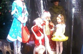 В тульском ТЮЗе премьера спектакля «Новый год в Зазеркалье»