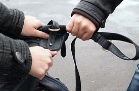 В Тульской области у пожилой женщины украли 16 тысяч рублей
