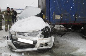 Под Тулой двое людей погибли при столкновении грузовика и легковушки