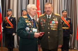 Тульских ветеранов наградили памятными медалями