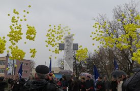 В память о жертвах чернобыльской аварии, в небо Тулы выпустили воздушные шары