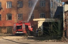 В Туле сгорела бывшая воинская часть