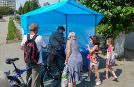 Из-за жары на улицах Тулы продолжают раздавать питьевую воду