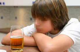 В Тульской области непутевая мать спаивала сына