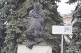 В центре Тулы высадят молодые ели взамен спиленных