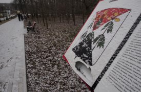 В парке Тулы злоумышленники снова разбили книгу на Аллее Памяти