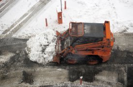 В Туле во время снегопада дороги расчищали 27 машин и 16 тракторов