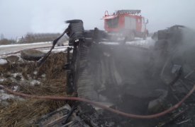 В Тульской области огонь уничтожил УАЗ