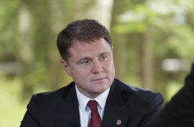 Губернатор Тульской области вручил ключи от новых квартир в Кимовске