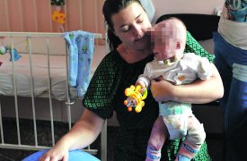 Малыша, пострадавшего в тульском ЦРД, требуют отобрать у одной приемной мамы и отдать другой