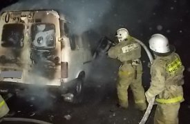 На трассе в Тульской области загорелся микроавтобус