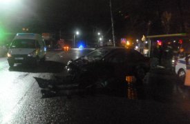 В Туле водитель Renault снес столб и отказался пройти тест на алкоголь