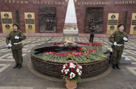 В Туле прошло возложение цветов к Вечному огню на мемориальном комплексе