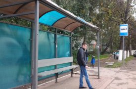 Туляки разбирают остановочные павильоны на теплицы