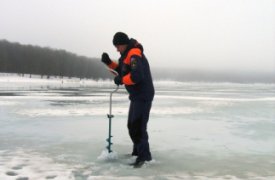 Инспектора ГИМС настоятельно рекомендует гражданам не выезжать на лед на автотранспорте