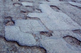 В Туле начали латать ямы на Восточном обводе и ул. Ложевой