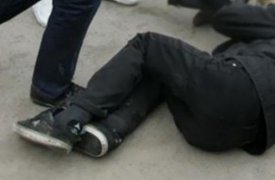 Житель Новомосковска избил ногами случайного прохожего