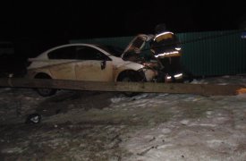 В Узловой автоледи на «Мазде» снесла телефонный столб