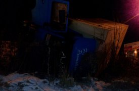 В Туле перевернулся грузовик