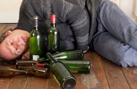 Житель Киреевска выбил дверь в чужую квартиру ради выпивки