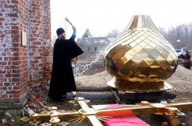 Храм в Ефремовском районе обрел крест и купол