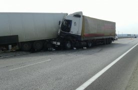 Под Тулой фура «Volvo» протаранила фуру «Volvo»