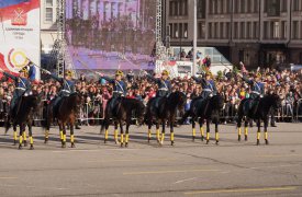 На площади Ленина в Туле состоялась церемония развода конных и пеших караулов