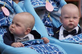 В Туле в шестой раз прошел парад близнецов «Две капли»
