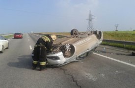На Тульской трассе «Citroen» несколько раз перевернулся от столкновения