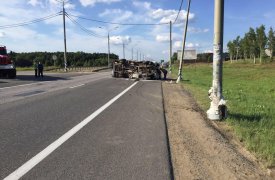 Под Тулой перевернулся грузовик