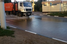 Из-за прорыва трубы Глушанки затопила коричневая жижа