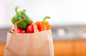 В Донском уличный грабитель отобрал у женщины сумку с овощами