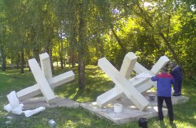 В Туле побелили памятный знак