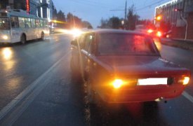 В Туле на ул. Болдина «шестерка» боднула «Рено»