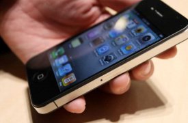 20-летний продавец-консультант украл из магазина 2 телефона