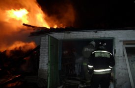 В Туле 18 пожарных тушили три блока сараев