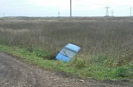 В Тульской области в кювете лежит автомобиль с московскими номерами