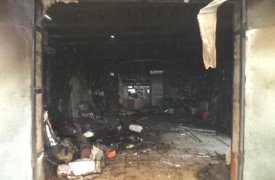 В Щекинском районе загорелся гараж вместе с автомобилем