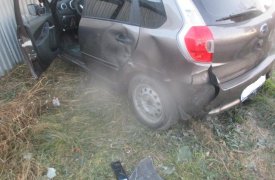 В Туле две иномарки «поцеловались» и въехали в забор