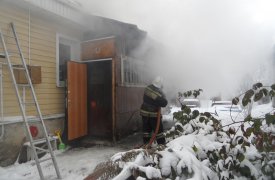 В результате пожара дом в Туле остался без чердака и крыши