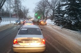 В Скуратово «Тойоту» развернуло поперек дороги