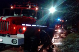 Пылающий дом на ул. Некрасова тушили 17 огнеборцев