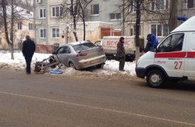 В Туле автомобиль наехал на рабочего, чинившего ливневку