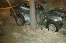 В Щекино двое парней погибли в автомобиле, врезавшись в столб