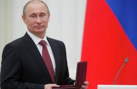 Владимир Путин наградил врача, учителя и рабочего из Тулы